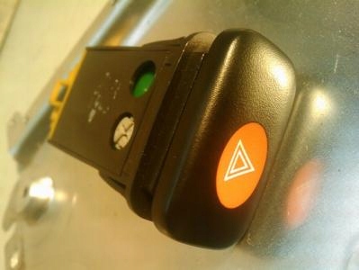 Kia clarus 96-99r перемикач аварійна фото №1