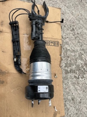 Амортизатор пневматичний gls a1673203213 правий фото №1