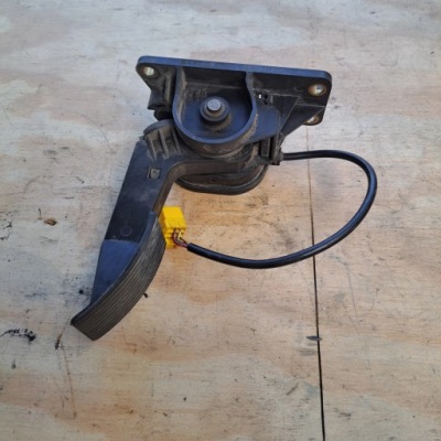 Педаль газу потенціометр mercedes atego a6703000304 фото №1