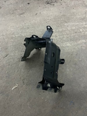 Праве кронштейн крила кронштейн q7 ii 4m 3.0tdi фото №1