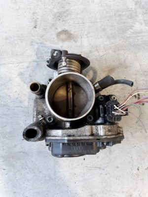 Дроссельная заслонка 408237210001 audi a4 b5 18 фото №1