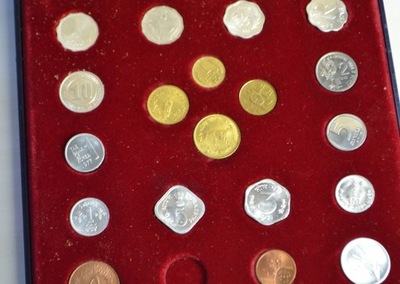 Świat - zestaw 19 monet w etui