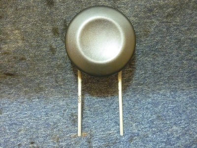 Подголовник fiat 500 2007- передний тёмный фото №1