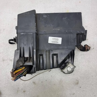 Коробка запобіжників lexus is 220 82121-53263 фото №1