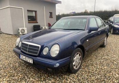 Mercedes-Benz Klasa E Mercedes-Benz 210