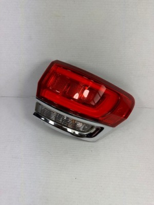 Grand cherokee wk2 рестайлінг  лампа права задня фото №1