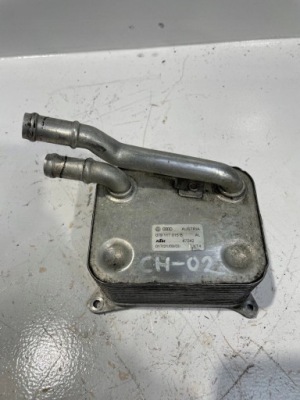 Радіатор оливи audi a8 d3 4.2 fsi 079117015b фото №1