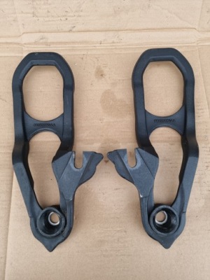 Dodge ram v 1500 19- кронштейн ушко фаркоп буксировочный перед 68323651aa левый фото №1