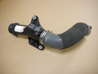 Audi q5 8r шланг интеркулер 8r0145993e 3.0tdi фото №1