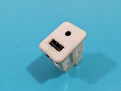 Роз'єм usb opel antara фото №1