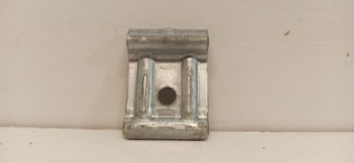 Audi q5 кронштейн аккумулятор 8r0803123a фото №1