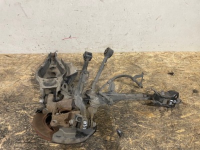 Lexus nx300h поворотний кулак правий задня важелі комплект фото №1