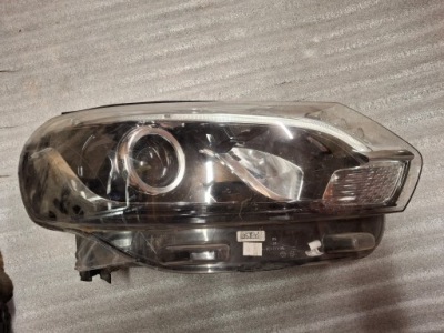 Toyota proace лампа правая ксенон 9808237480-00 фото №1