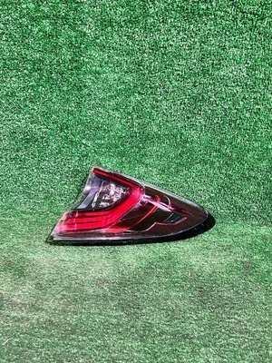 Лампа задня права toyota c-hr chr ch-r фото №1