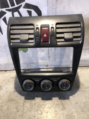 Subaru xv панель кондиціонера 72311fj100 фото №1