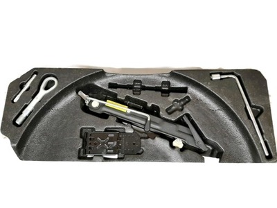 Вкладыш багажника mercedes ml w164 a1648990614 фото №1