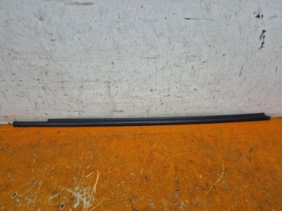 Toyota yaris iv 20- молдинг уплотнитель дверь стекло перед правый фото №1