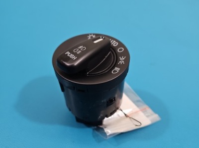 Перемикач вимикач світла fiat freemont 68041761ac фото №1