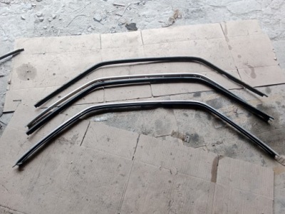 Молдинг скло правий перед mercedes sec фото №1