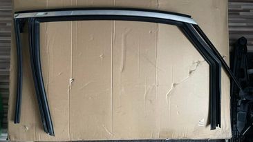 CITROEN DS7 CROSSBACK FRAME GLASS DOOR REAR 9815692480  