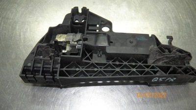 КРЕПЛЕНИЕ РУЧКИ ПРАВАЯ ПЕРЕД AUDI Q5 8T0837886B