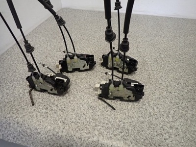 Hyundai i30 07-12 замок дверь перед левый фото №1