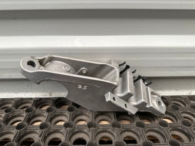 Bmw g11 кронштейн опора стабилизатора 6884012 фото №1