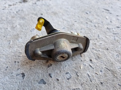 Вкладка замка кришки volvo s80 i фото №1