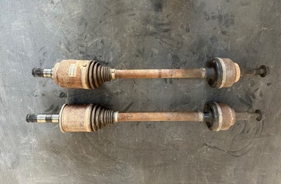 Привідний вал задня dodge durango srt 2018- фото №1