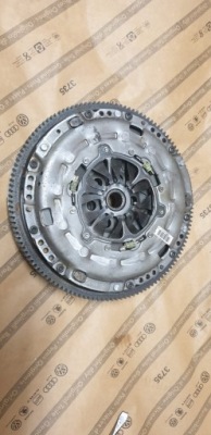 Сцепление двухмассовый 2,0 tdi transporter 03l105264af фото №1