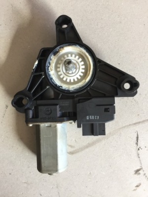 Mercedes glc w253 моторчик стекло правый задняя фото №1