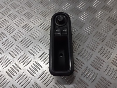 Панель вікон водія renault clio iii 8200356515 фото №1