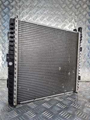 Porsche taycan 9j1 радіатор wody фото №1