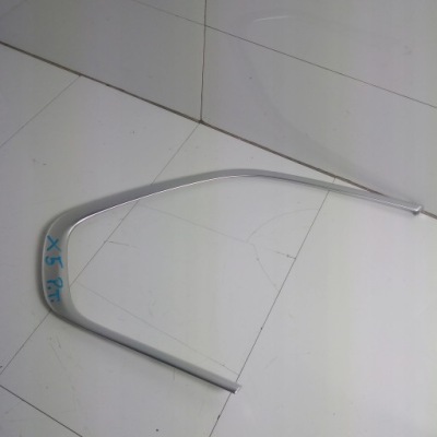 Молдинг скло правий задня bmw x5 фото №1