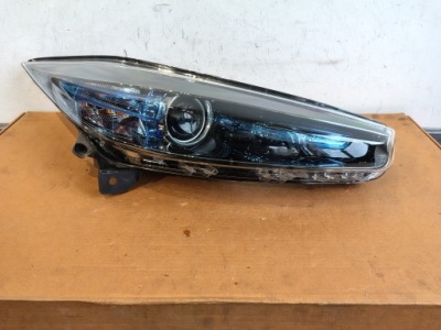 Фара renault zoe лампа права європа 260108268r ідеальний стан фото №1