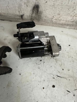 Dacia sandero ii стартер 1.0sce 233002596r фото №1