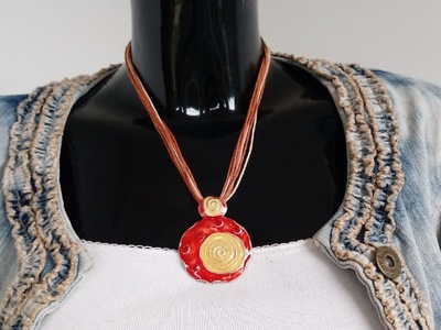 Metalowy czerwony beżowy orientalny naszyjnik boho etno medalion cyrkonie