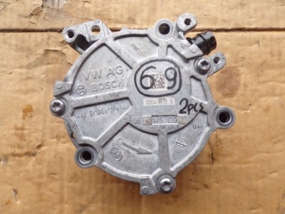 Насос вакуум 06k145100ae vw t-roc audi skoda seat фото №1