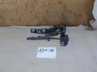 Audi a2 петли крышки багажника 8z0827300a фото №1