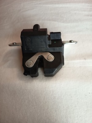 Opel corsa e замок кришки багажника фото №1