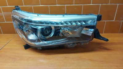 Фара лампа правая правый перед toyota hilux viii 15-20 фото №1