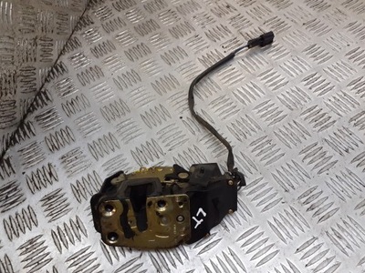 Замок дверь левый задняя kia carens ii 2pin фото №1