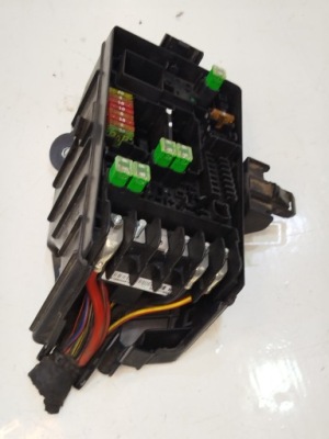 Коробка запобіжників vw golf vii 5q0937125a фото №1