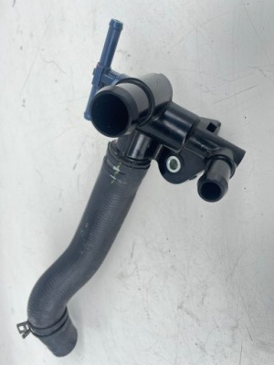 Mazda тройник патрубок корпус термостата sh1815170 фото №1