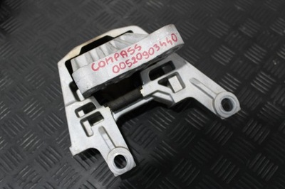 Кронштейн подушка двигуна jeep compass ii 2 00520903440 фото №1