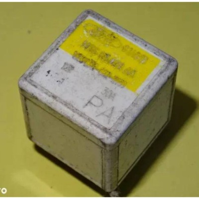 Реле ford fiesta 90gg13l028aa nr1070 фото №1