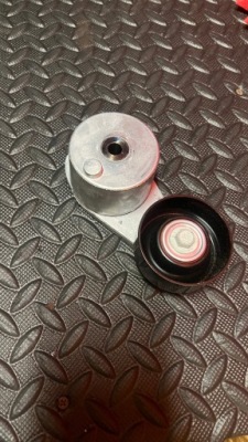 999545a silverado chevrolet натягувач ремінь 14r- новий фото №1