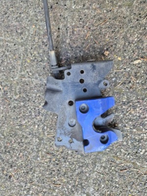 Scania r420 замок капот решётка трос 1925340 1925341 фото №1