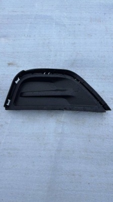 Решітка бампера права dacia spring 620223082r фото №1