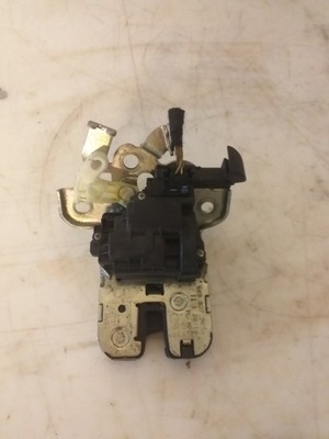 Замок кришки audi a4 b8 8k9827505a фото №1